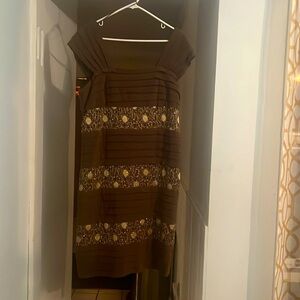 Brown sleeveless dress, sequins details